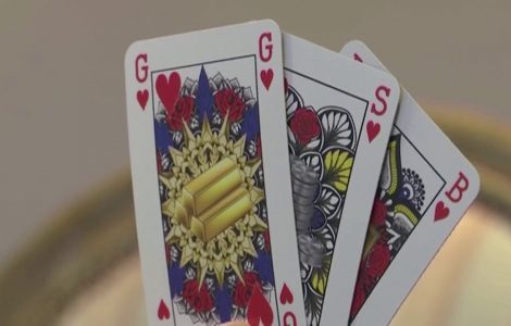 Une étudiante lance un jeu de cartes sans rois ni reines ni valets pour promouvoir l’égalité des sexes et des races