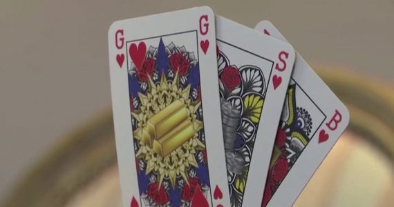 Une étudiante lance un jeu de cartes sans rois ni reines ni valets pour promouvoir l’égalité des sexes et des races