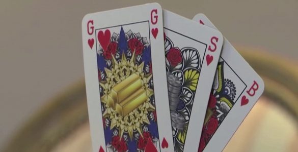Une étudiante lance un jeu de cartes sans rois ni reines ni valets pour promouvoir l’égalité des sexes et des races
