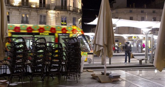 Un commissaire de police et un vice-procureur pris en flagrant-délit dans un restaurant clandestin