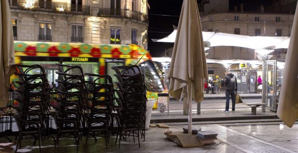 Un commissaire de police et un vice-procureur pris en flagrant-délit dans un restaurant clandestin