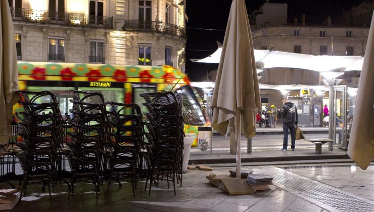 Un commissaire de police et un vice-procureur pris en flagrant-délit dans un restaurant clandestin