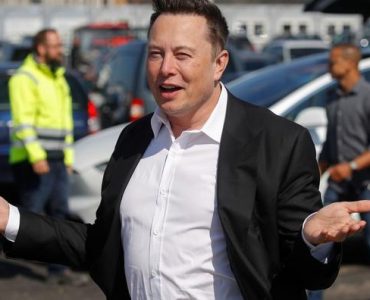Tesla investit 1,5 milliard de dollars en bitcoin, le cours atteint un niveau record