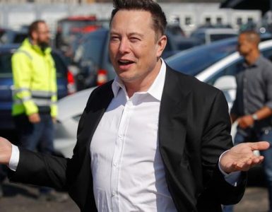 Tesla investit 1,5 milliard de dollars en bitcoin, le cours atteint un niveau record