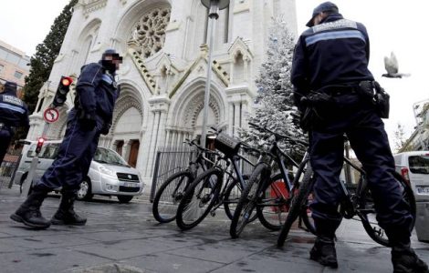 Il interrompt la messe en la basilique Notre-Dame à Nice en évoquant l’attentat