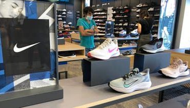 Les chèques de 1400 dollars versés aux Américains font bondir les ventes de baskets