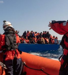 Italie: une ONG accusée d'avoir été payée après avoir secouru des migrants