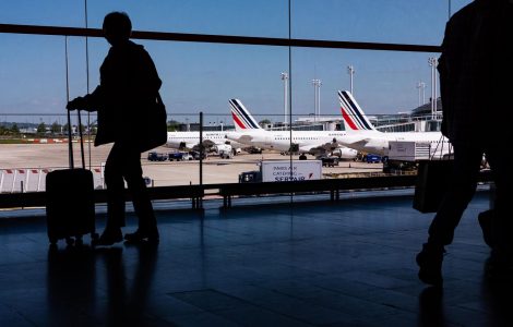 L'ambassade d'Algérie demande à ses ressortissants bloqués à l'aéroport Charles de Gaulle de "retourner" en Grande-Bretagne