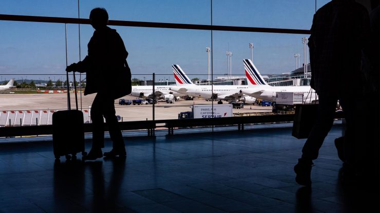 L'ambassade d'Algérie demande à ses ressortissants bloqués à l'aéroport Charles de Gaulle de "retourner" en Grande-Bretagne