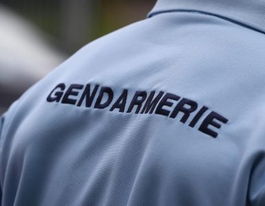 Un couple de gendarmes agressé dans son logement de service à Grandvilliers, le militaire fait usage de son arme