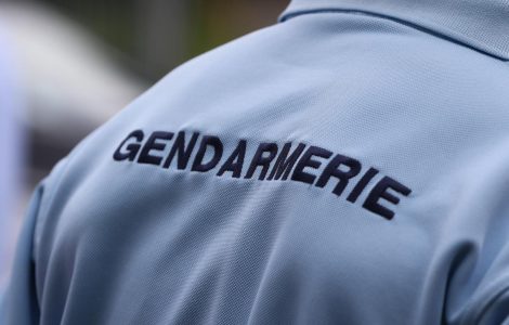 Un couple de gendarmes agressé dans son logement de service à Grandvilliers, le militaire fait usage de son arme