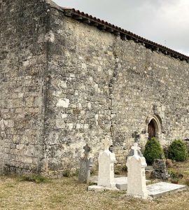 Cours. L’église de Rides visitée par des pilleurs