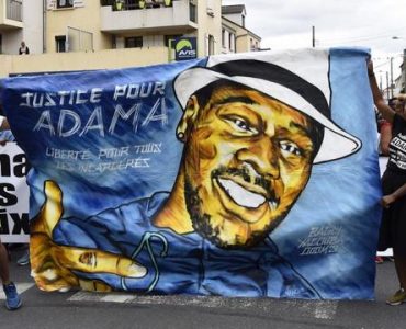 Adama Traoré «violeur» : le policier poursuivi pour diffamation relaxé