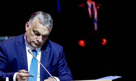Israël : Viktor Orban pose une muselière sur l’UE