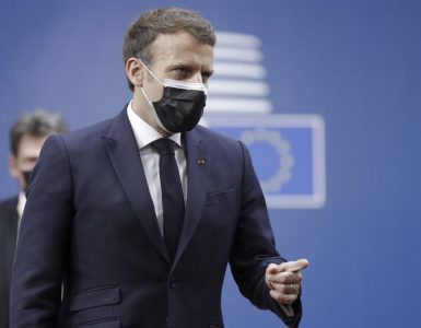 Macron « aime énormément » la Seine-Saint-Denis où « il ne manque que la mer pour faire la Californie »