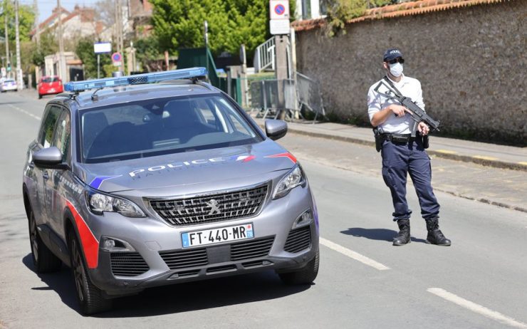 Nantes : un policier frappé au visage sur le parking du commissariat