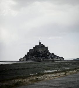 Le Mont-Saint-Michel bientôt dans les mains des cathos identitaires
