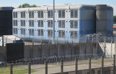 Yvelines. Mantes-la-Jolie : il promet le pire aux policiers qui l'arrêtent