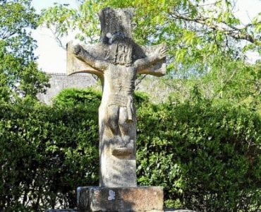 « C’est incompréhensible ! » : Facebook censure les images des croix et calvaires de Crac’h