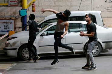 Israël déclare l’état d’urgence à Lod, ville judéo-arabe “au bord de la guerre civile”