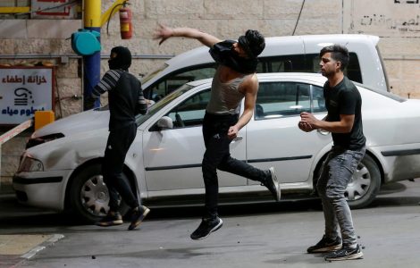 Israël déclare l’état d’urgence à Lod, ville judéo-arabe “au bord de la guerre civile”