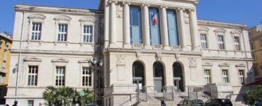 Trois demandeurs d’asile nigérians jugés pour la vente de faux billets de train à des migrants