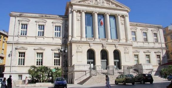Trois demandeurs d’asile nigérians jugés pour la vente de faux billets de train à des migrants