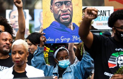 Une voiture fonce sur un groupe de manifestants antiracistes à Minneapolis, un mort
