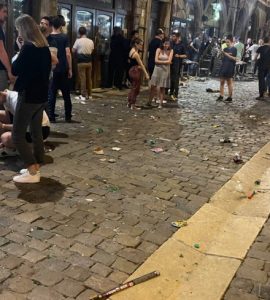 Lyon : une grosse bagarre rue Mercière, des mouvements de foule pour évacuer l’artère