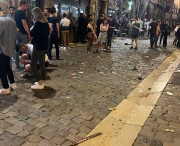 Lyon : une grosse bagarre rue Mercière, des mouvements de foule pour évacuer l’artère
