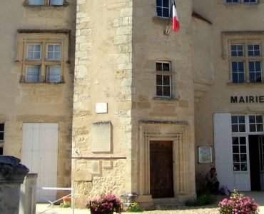 À Ruch, le maire refuse de remplacer la plaque où est inscrit « assassiné par les Boches »