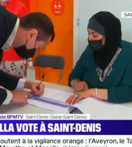 Les députés s’écharpent sur la question des assesseures voilées dans les bureaux de vote