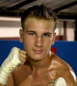 Ain Attaque au couteau : le champion de boxe thaïlandaise met KO son agresseur