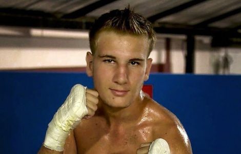 Ain Attaque au couteau : le champion de boxe thaïlandaise met KO son agresseur
