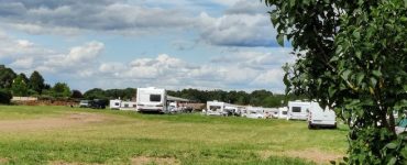 Interdit de construire sur son terrain à Maintenon, un homme a invité des gens du voyage à s’y installer