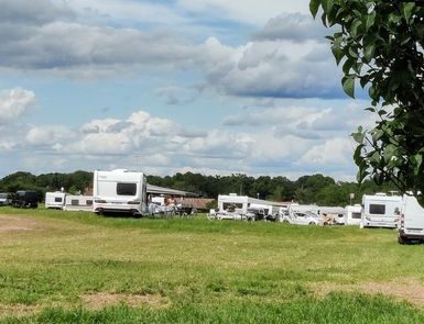 Interdit de construire sur son terrain à Maintenon, un homme a invité des gens du voyage à s’y installer