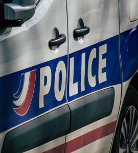 Givors : Il filme deux ados qui s’embrassent et exige une relation sexuelle pour ne pas diffuser la vidéo