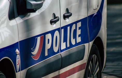 Givors : Il filme deux ados qui s’embrassent et exige une relation sexuelle pour ne pas diffuser la vidéo