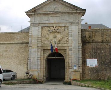 Charente-Maritime : une avocate surprise en pleins ébats sexuels avec un détenu à la centrale de Saint-Martin-de-Ré