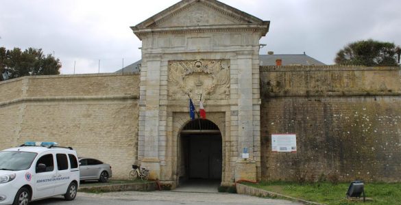 Charente-Maritime : une avocate surprise en pleins ébats sexuels avec un détenu à la centrale de Saint-Martin-de-Ré