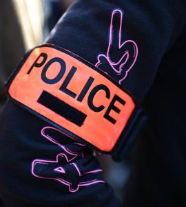 « Je leur ai dit qu’ils aillent b*** leur mère » : l’ahurissante audition d’un adolescent interpellé pour avoir attaqué des pompiers