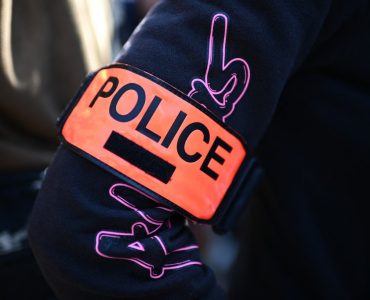« Je leur ai dit qu’ils aillent b*** leur mère » : l’ahurissante audition d’un adolescent interpellé pour avoir attaqué des pompiers