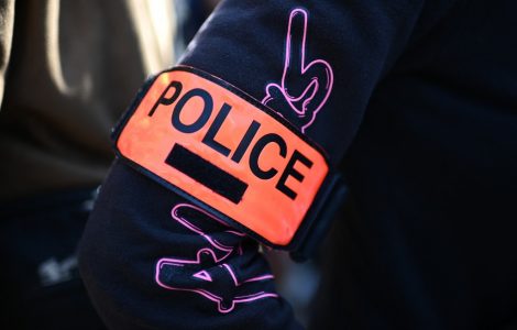 « Je leur ai dit qu’ils aillent b*** leur mère » : l’ahurissante audition d’un adolescent interpellé pour avoir attaqué des pompiers