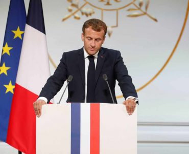 Emmanuel Macron « demande pardon » aux harkis et annonce une loi de « reconnaissance et de réparation »
