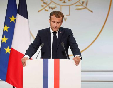 Emmanuel Macron « demande pardon » aux harkis et annonce une loi de « reconnaissance et de réparation »