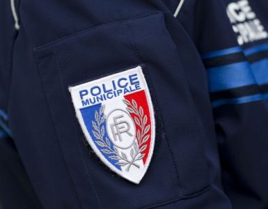 Grenoble : un homme en scooter fonce sur un policier municipal d'Echirolles et le blesse grièvement