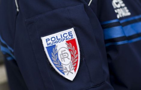 Grenoble : un homme en scooter fonce sur un policier municipal d'Echirolles et le blesse grièvement