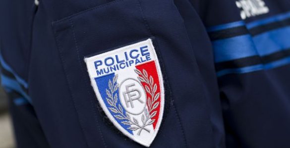 Grenoble : un homme en scooter fonce sur un policier municipal d'Echirolles et le blesse grièvement