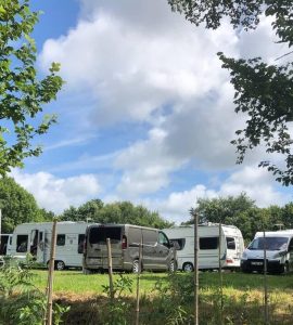 Pollution, exclusion : des conditions de vie « indignes » pour les gens du voyage selon un rapport