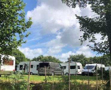 Pollution, exclusion : des conditions de vie « indignes » pour les gens du voyage selon un rapport